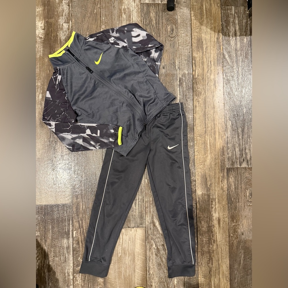 ❌ SOLD🆘‼️ Boys Nike tracksuit